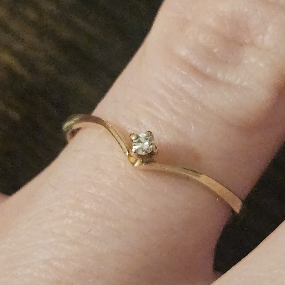 10K Gold and Diamond Chevron Ring - Picture 3 of 7